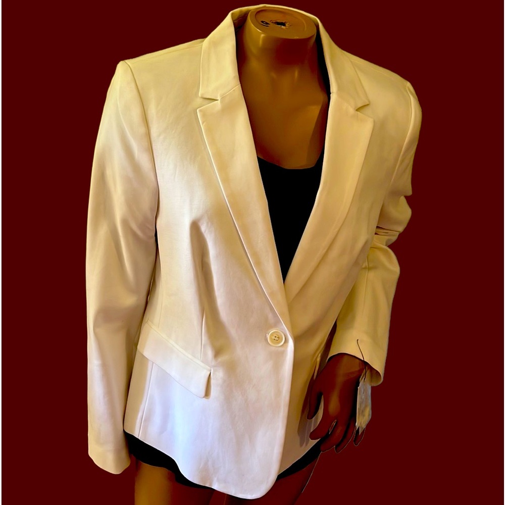 Pristine, White, Liz Claiborne blazer. Size medium. Never worn!